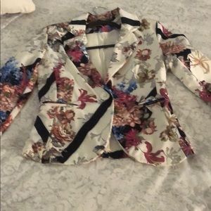 Small floral blazer made in Italy.